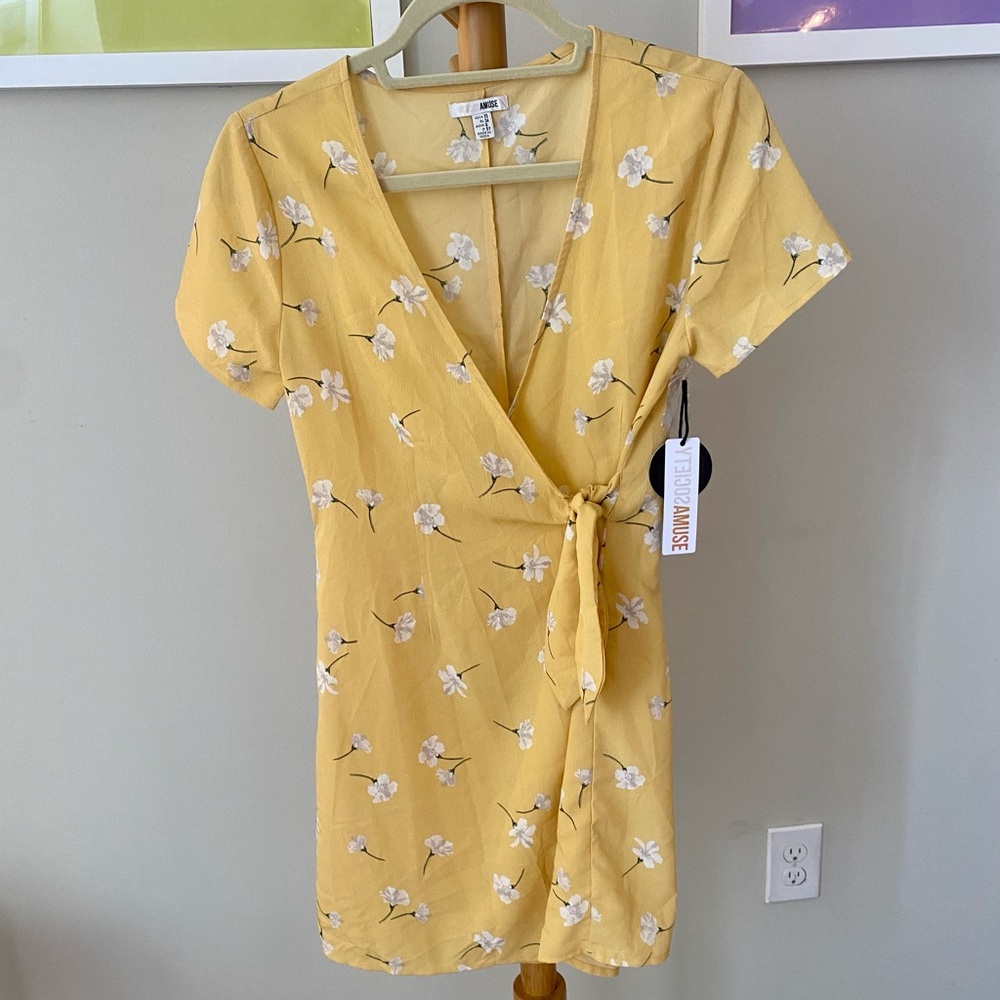 Amuse Society yellow floral wrap dress. Size small never worn. New with tags.